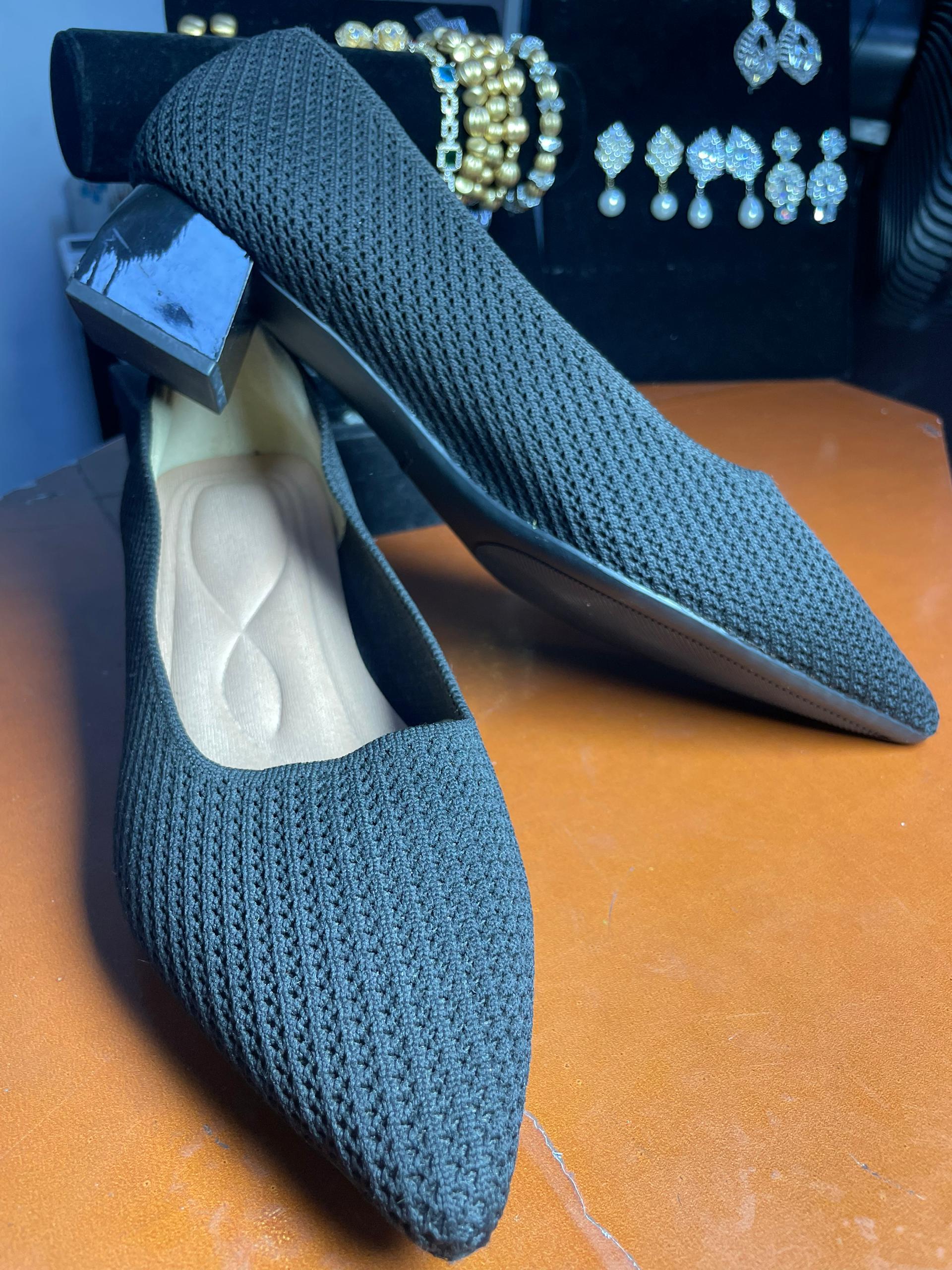 pointed-toe block heel pump