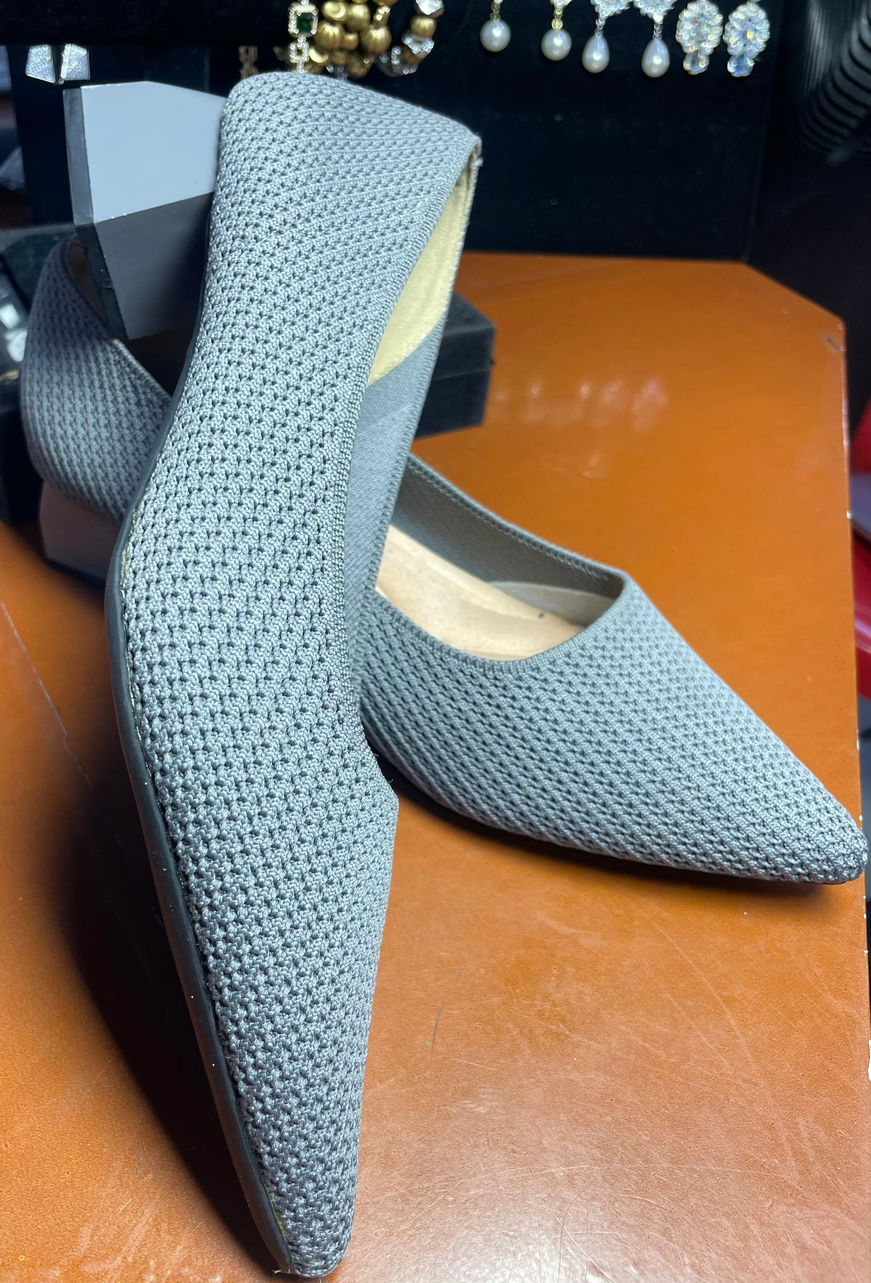 pointed-toe block heel pump